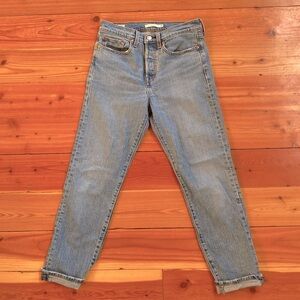 Levi’s wedgie light wash jeans